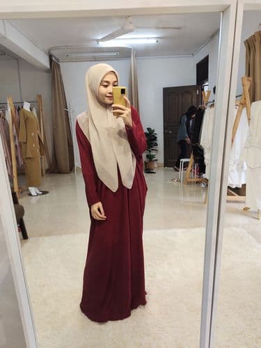 Nur A., wearing Chanella™