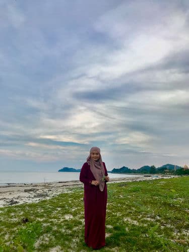 intan M., wearing Chanella™